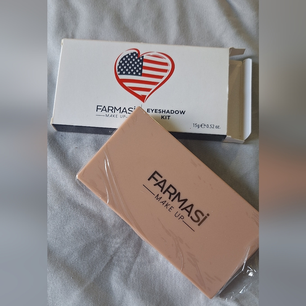 Farmasi Eyeshadow Kit Colors. Trio are Silver, Blue & Red